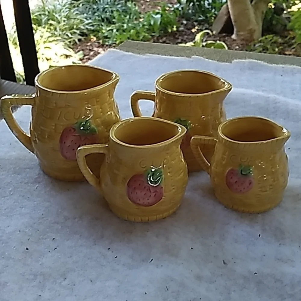 Yellow strawberry 🍓 weaved basket measuring cups